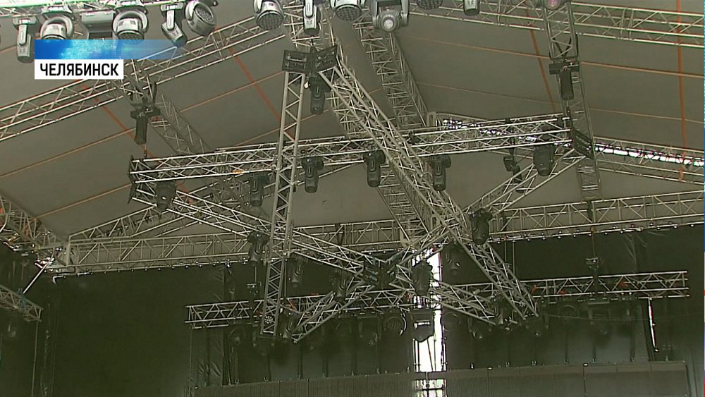 Сцену для Дня Победы привезли из Екатеринбурга