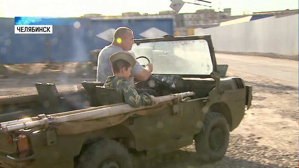 Ретро-автомобили совершили пробный проезд по городу