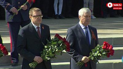 Празднование Дня Победы в Челябинске началось с возложения цветов у Вечного огня