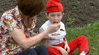 Челябинцев накормили солдатской кашей