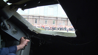 Корреспондент ОТВ Егор Хвесюк проехался на Т-34 во главе парада и поделился впечатлениями. ВИДЕО