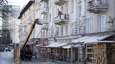 Балконы в проблемном доме в центре Челябинске снесут, но не все