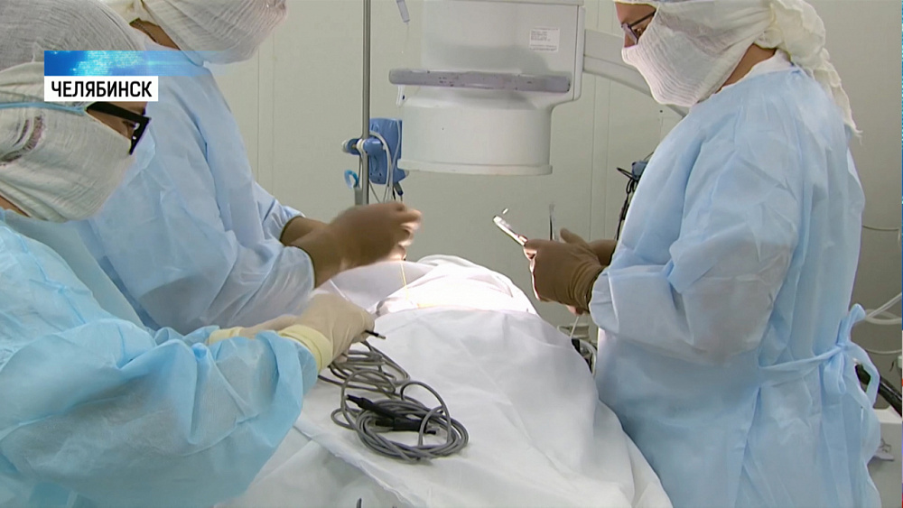 В Челябинске хирурги спасли женщину, удалив позвонок
