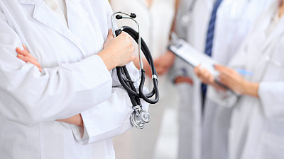 Челябинские врачи, заявившие о сокращении зарплат, за апрель получили еще меньше денег