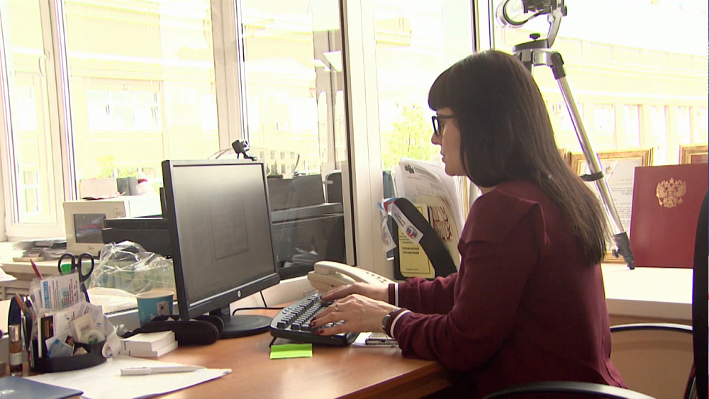 Сотрудник ОТВ первым в регионе получил почётное звание