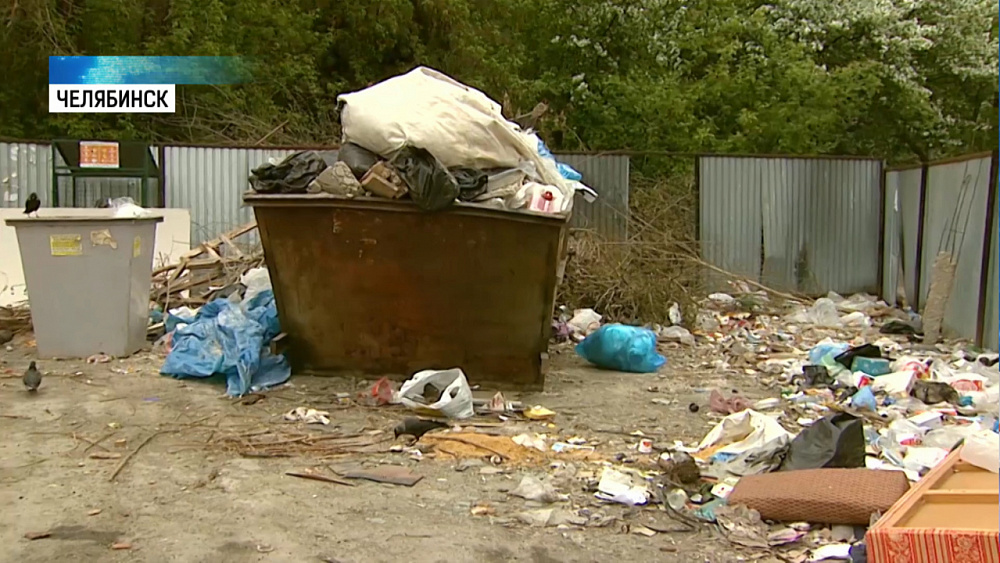 В городах вывозят мусор после поручения Текслера