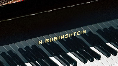 Детские школы искусств начали получать новые пианино