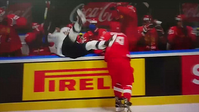 Овечкин на чемпионате мира выкинул соперника за борт