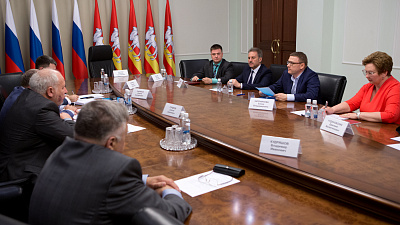 «Челябинская область должна остаться регионом-локомотивом». Алексей Текслер встретился с экспертами