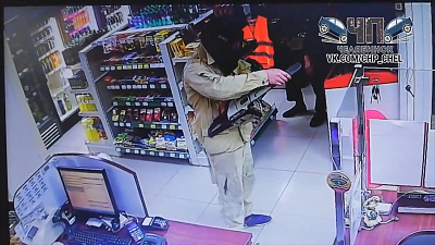 Будто начало хоррора. В Чебаркуле посетители магазина разыграли продавца