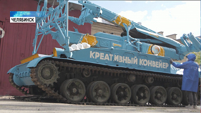 Челябинские креативщики разрисовали танк во дворе ЮУрГУ