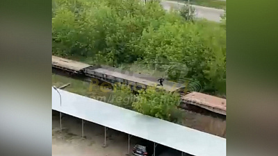 Жителей Миасса возмутили развлечения подростков с идущим товарным поездом