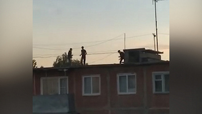 В Троицке подростки занялись восточными единоборствами на крыше