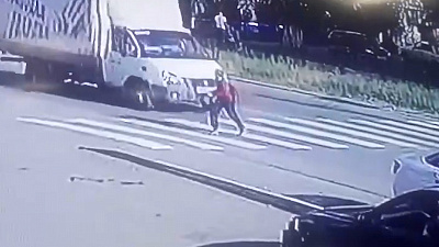 Водитель решил не тормозить перед переходом и заставил понервничать южноуральцев