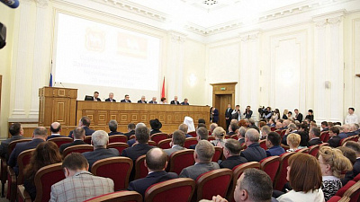 Больше половины отчета перед Законодательным собранием Алексей Текслер посвятил социальным темам