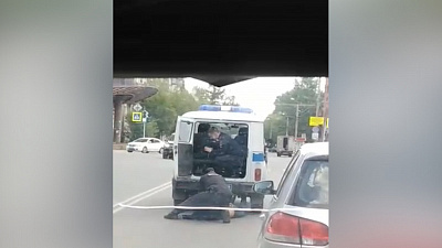 Пьяную женщину задержали в центре города. ВИДЕО