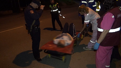 В Златоусте велосипедистку без сознания обнаружили на темной улице