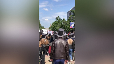 Десятки Пушкиных прошлись по Кировке