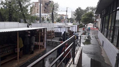 Продавцы вернулись на Доваторский рынок, закрытый два месяца назад