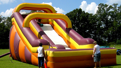 Батуты возле челябинских ТРК работают с нарушениями