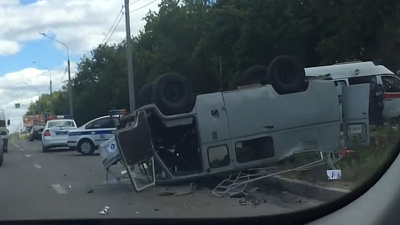 «Таблетка» на крыше. В Магнитогорске аварию засняли очевидцы