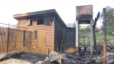 Сразу на двух дачах в одном садовом товариществе произошел пожар