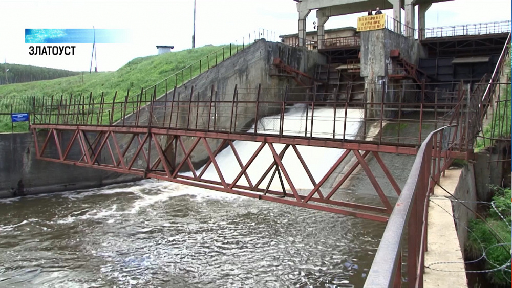 В плотине на Айском водохранилище появилась трещина