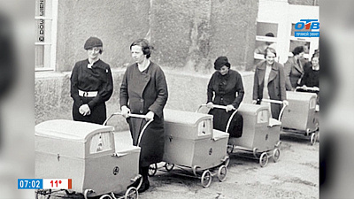 18 июня в 1889 году запатентовали детскую коляску