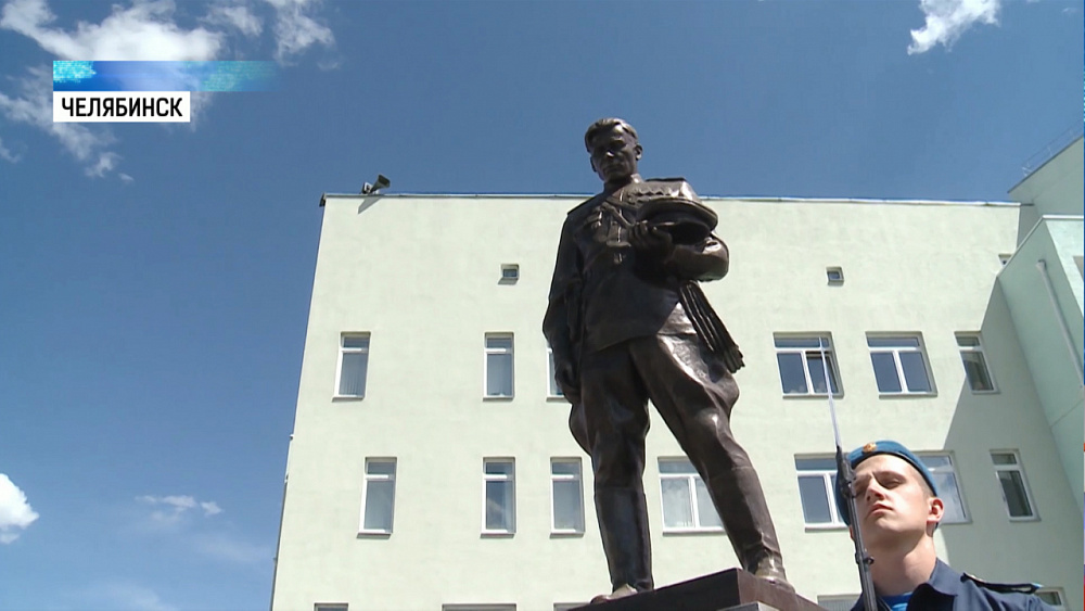 В микрорайоне «Парковый» поставили первый памятник