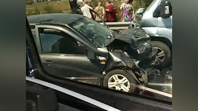 В Магнитогорске три автомобиля столкнулись на шоссе Космонавтов, есть жертвы. Видео 18+