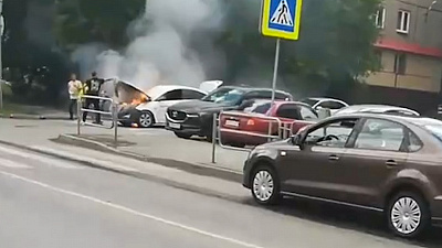 Такси загорелось на ходу рядом с Областным судом 