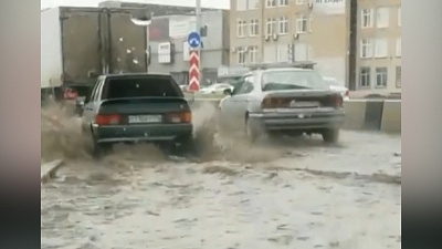 Копейское шоссе встало из образовавшегося «моря» на дороге