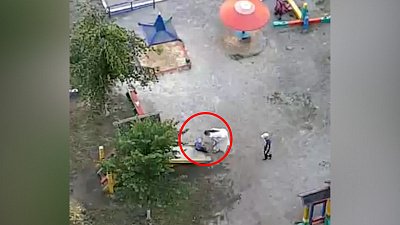 Жительница Челябинска ударила малыша за «неудачный манёвр»