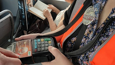 Проезд в челябинских трамваях и троллейбусах теперь можно оплатить банковской картой