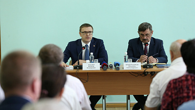 Дороги, медицина, газификация, но главное — АПК. Текслер пообщался с жителями Уйского района