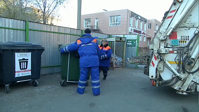 100 млн направили на покупку баков для мусора