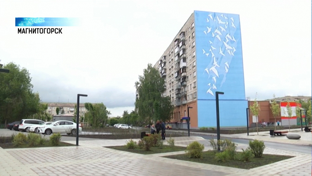 На месте рухнувших подъездов открыли сквер