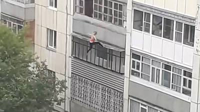 Жительница Кургана сорвалась с карниза многоэтажного дома