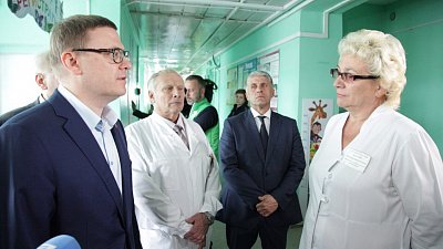 Алексей Текслер во время визита в Каслинский район потребовал решить проблему нехватки врачей