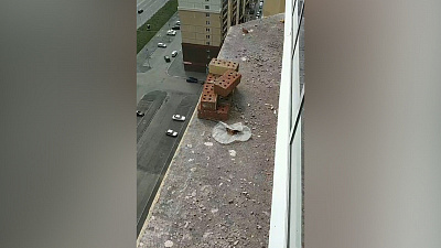 Опасность над головами жителей «Риверсайда» 