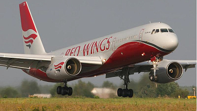 Пассажир лайнера, в который попала молния, рассказал о том, что происходило на борту