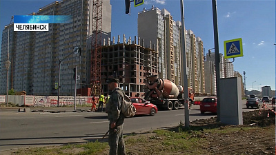 На Университетской набережной установили светофор