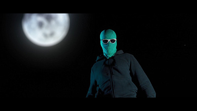 Челябинский супергерой облагораживает Крым