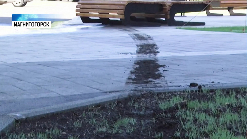 Вандалы осквернили сквер памяти возле дома 164