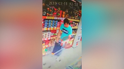 Челябинский продуктовый «воришка» попал в поле зрения камер 