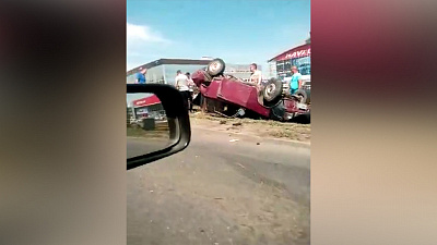 Авария на Свердловском тракте превратила авто в металлолом