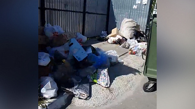 «Парковый» утопает в мусоре