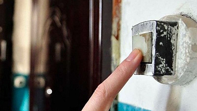 Четверо из десяти детей открыли дверь незнакомцу