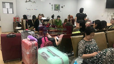 Забрали паспорта и не выпускают из аэропорта. Челябинские туристы не могут улететь из Южной Кореи Забрали паспорта и не выпускают из аэропорта. Челябинские туристы не могут улететь из Южной Кореи