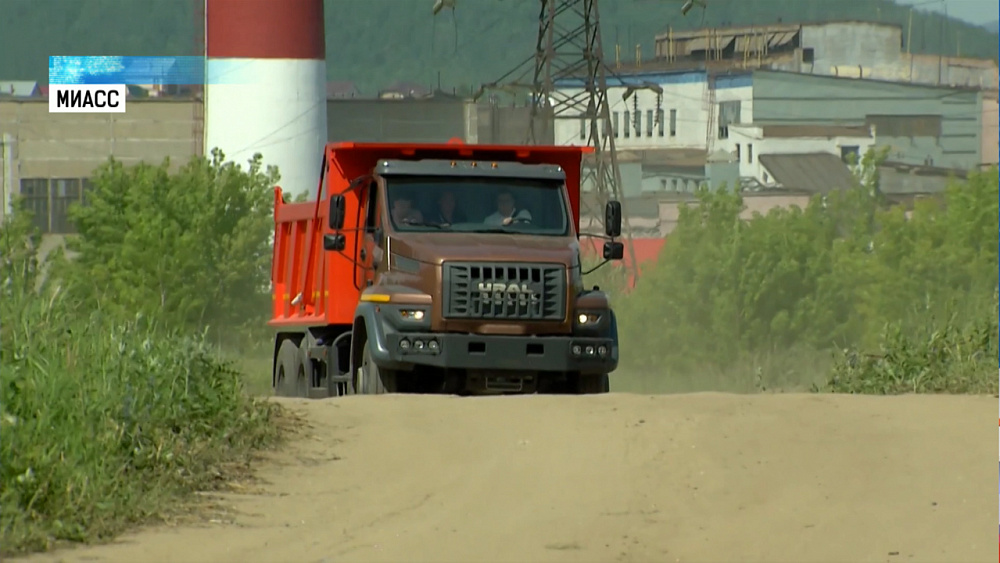 Алексей Текслер провел тест-драйв «УРАЛа»